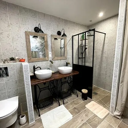 Maison Atypique Proche De La Rochelle فندق